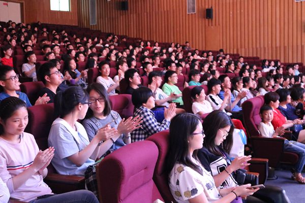 1494833442137125.jpg 观众席_副本.jpg